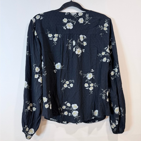 🔥Abercrombie & Fitch Black Floral Blouse Size L EUC🔥 - Picture 3 of 5